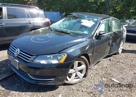 2013 Volkswagen Passat 2.5L Se из США, поврежденный, VIN 1VWBP7A37DC045413